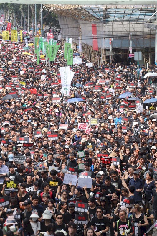 HK행정장관 사퇴 요구