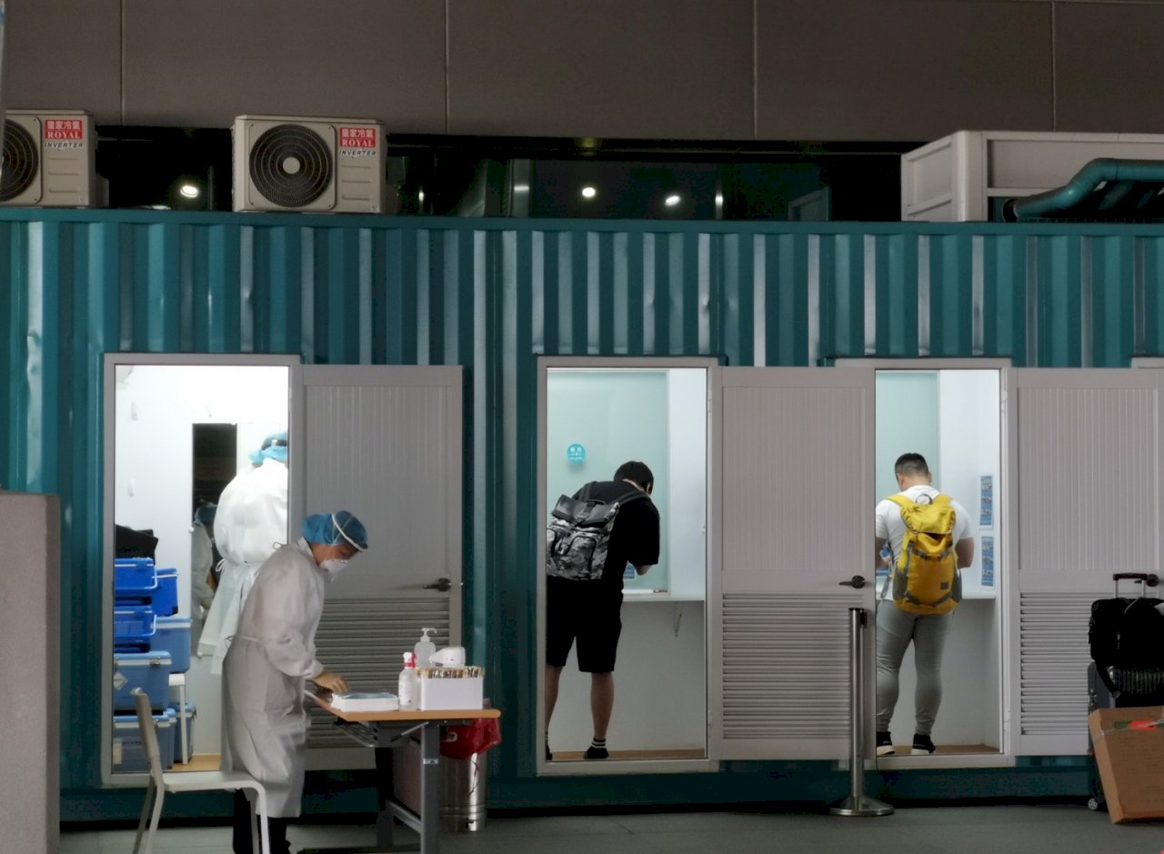 오늘부터 공항 입국 시 검역조치 수위가 높아져