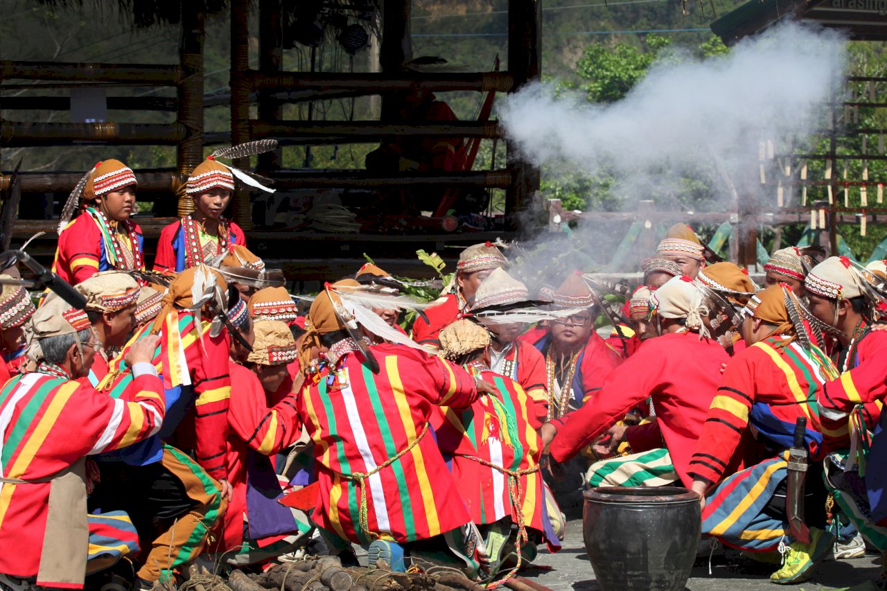 라아루와족 특유 축제 - 조개신 축제