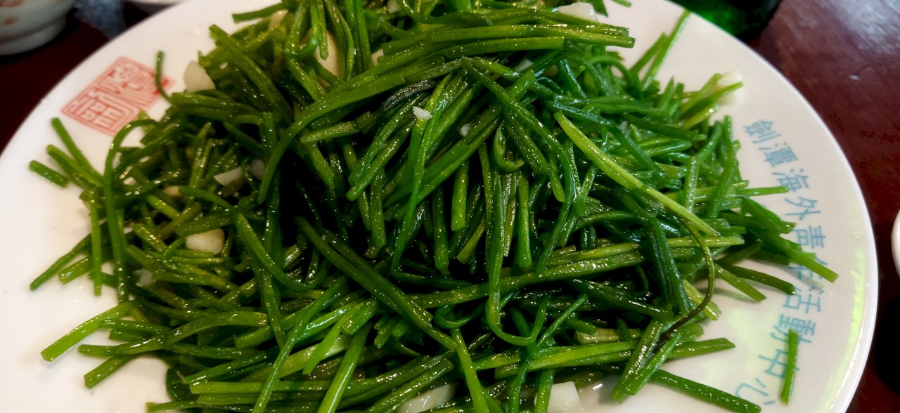 타이완 포장마차 단골 메뉴 '차오수이리렌炒水蓮'