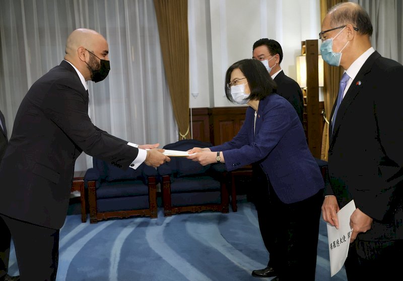 차이 총통, 신임 주타이완 온두라스 대사 신임장 받고 환담