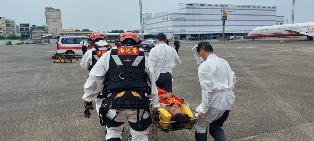 공수부대‧해순서, 항해 도중 부상 당한 인도네시아 국적 외국인 선원 3명 병원으로 이송