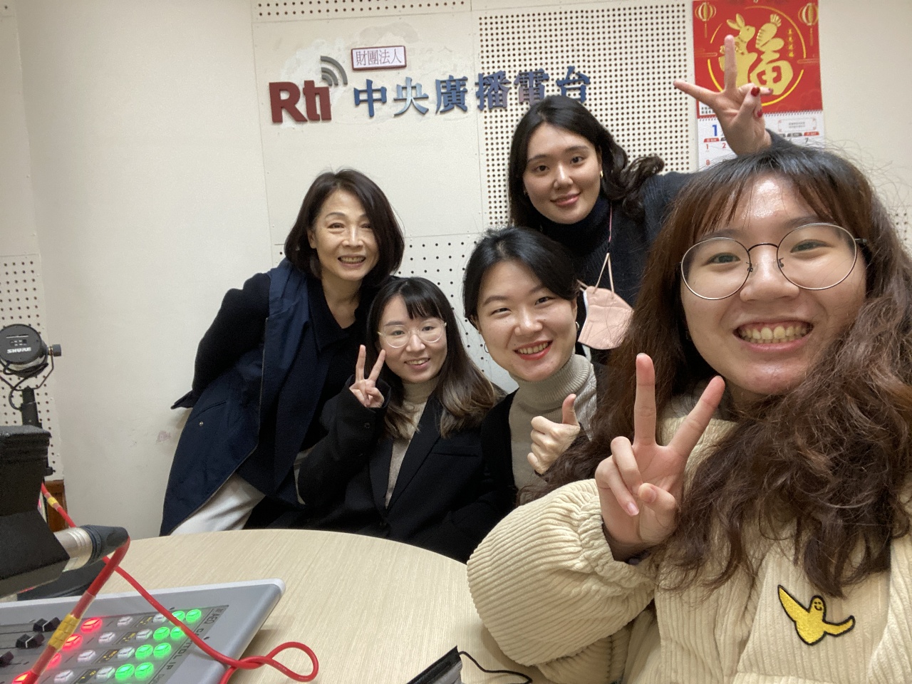 Rti한국어방송 (좌로부터) 백조미, 안우산, 서승임, 손전홍, 진옥순.