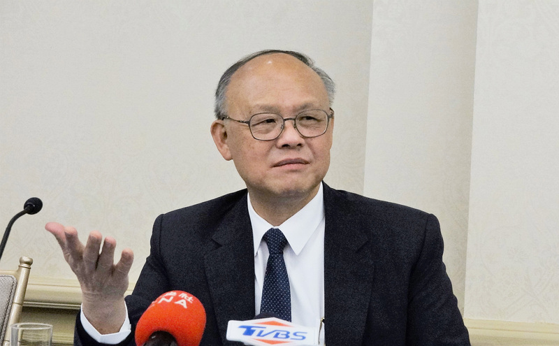 덩전중, 美 상무부 장관과 회담서 미국 반도체법 적용 범위 확대 결과 얻어내